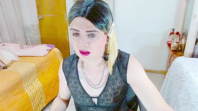 Snapshot of Dolldirtyxxx chatting on 06/20/26, 05:21 Dolldirtyxxx online show from 06/20/26, 05:21