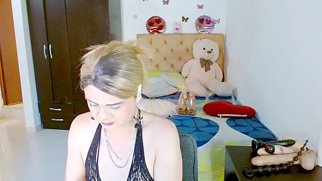 Snapshot of Dolldirtyxxx chatting on 06/27/26, 10:15 Dolldirtyxxx online show from 06/27/26, 10:15