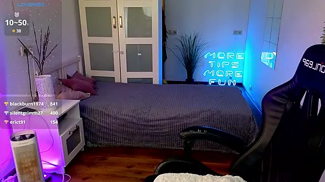 Snapshot of Katy_diamond_ chatting on 03/19/25, 11:06 Katy diamond online show from 03/19/25, 11:06