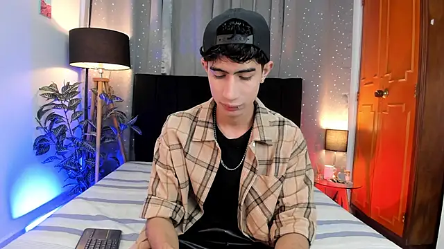 NovaaWheler online show from 02/06/25, 04:42