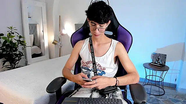 NovaaWheler online show from 02/15/25, 04:25