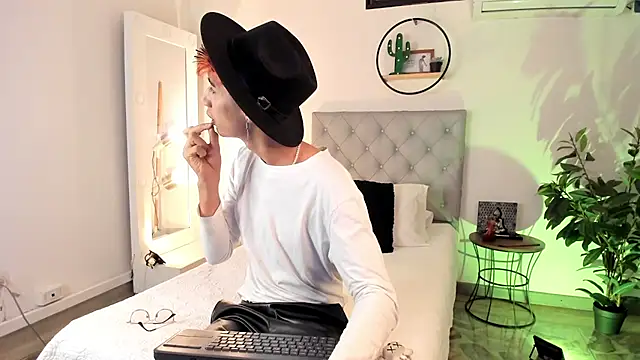 NovaaWheler online show from 03/21/25, 05:00