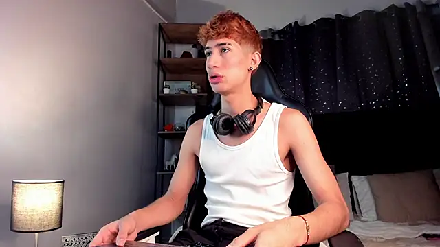 NovaaWheler online show from 12/05/25, 01:42