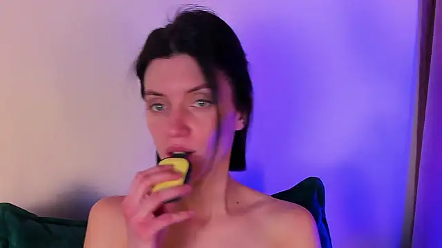 Snapshot of roxy_riot_ chatting on 02/09/25, 04:46 roxy riot online show from 02/09/25, 04:46