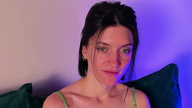 Snapshot of roxy_riot_ chatting on 02/09/25, 07:49 roxy riot online show from 02/09/25, 07:49