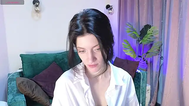 Snapshot of roxy_riot_ chatting on 02/14/25, 01:23 roxy riot online show from 02/14/25, 01:23