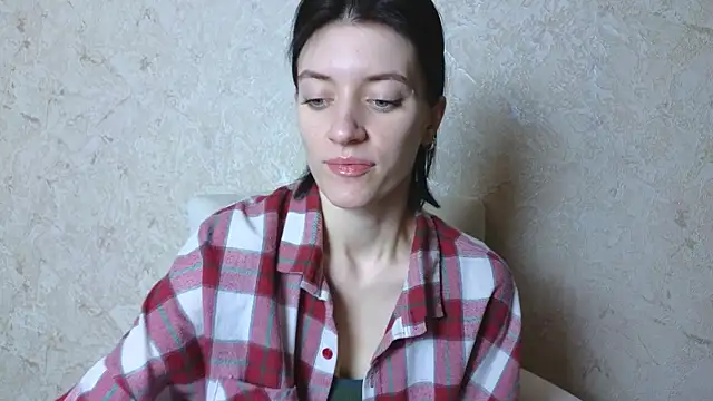 Snapshot of roxy_riot_ chatting on 03/18/25, 01:32 roxy riot online show from 03/18/25, 01:32