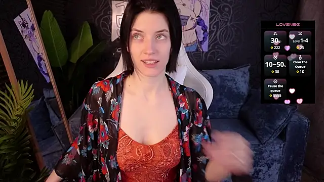 Snapshot of roxy_riot_ chatting on 12/15/25, 01:32 roxy riot online show from 12/15/25, 01:32