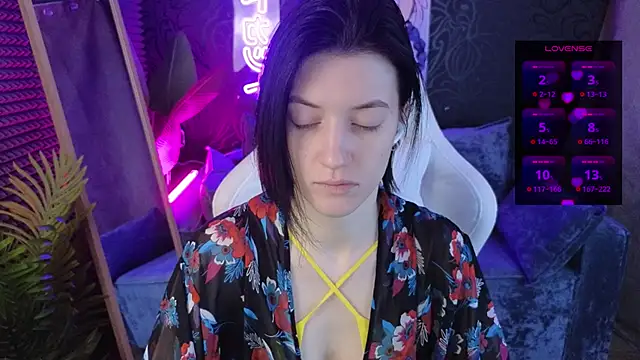 Snapshot of roxy_riot_ chatting on 12/16/25, 01:21 roxy riot online show from 12/16/25, 01:21