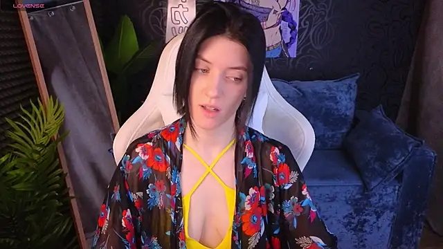 Snapshot of roxy_riot_ chatting on 12/22/25, 01:35 roxy riot online show from 12/22/25, 01:35