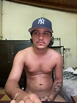 Snapshot of daniel6916 chatting on 03/12/25, 11:01 daniel6916 online show from 03/12/25, 11:01