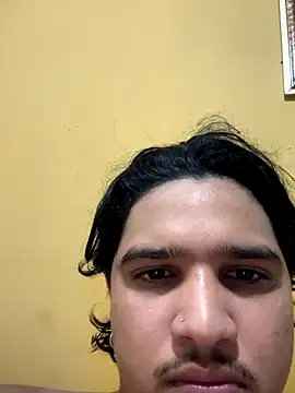 Snapshot of daniel6916 chatting on 11/16/25, 01:44 daniel6916 online show from 11/16/25, 01:44