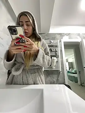 Snapshot of BonyBon29 chatting on 12/15/25, 07:45 BonyBon29 online show from 12/15/25, 07:45