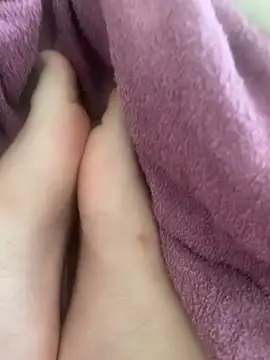feetsss1 online show from 02/04/25, 10:43