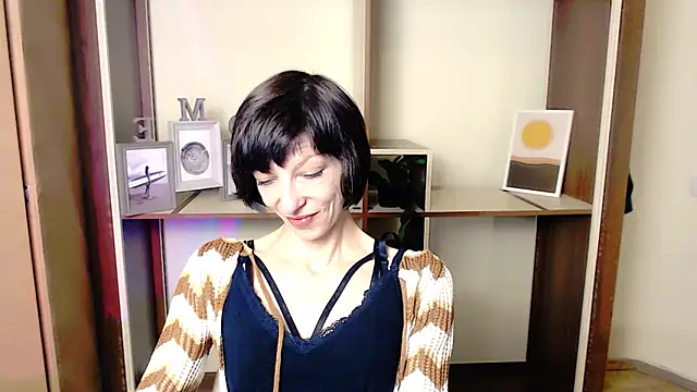  AngeliaFlow  online show from 10/04/25, 06:55