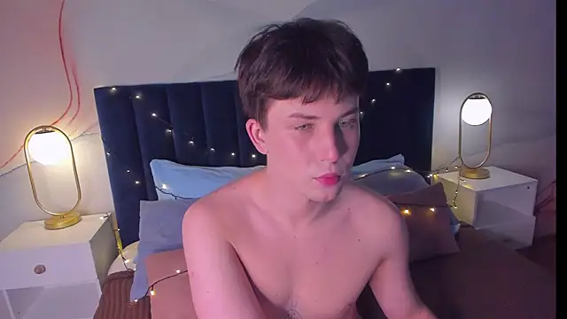 AdrianoAubert online show from 10/12/25, 03:27