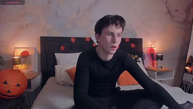 AdrianoAubert online show from 10/27/25, 04:05