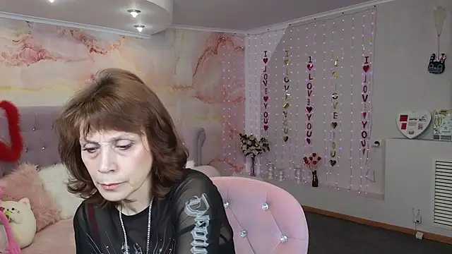 Snapshot of Anna_Kennan chatting on 03/12/25, 06:29 Anna Kennan online show from 03/12/25, 06:29