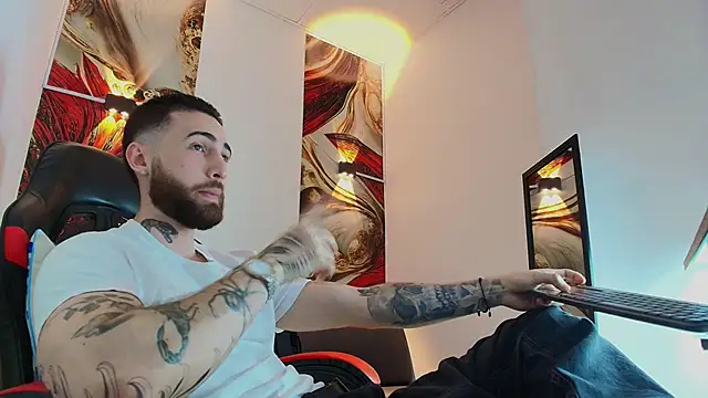 Luke davis01 online show from 11/11/25, 01:11