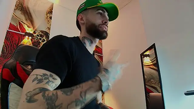 Luke davis01 online show from 12/04/25, 01:09