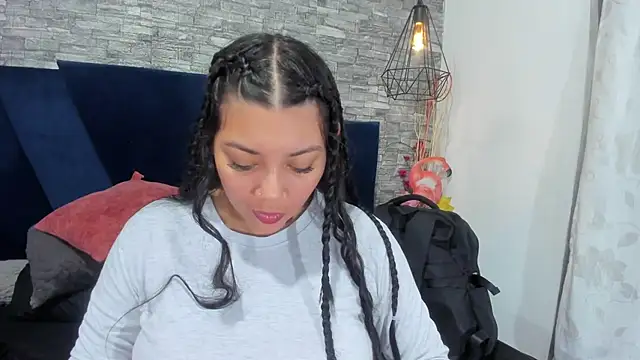 Snapshot of Sophia_Brunett chatting on 12/22/25, 12:13 Sophia Brunett online show from 12/22/25, 12:13