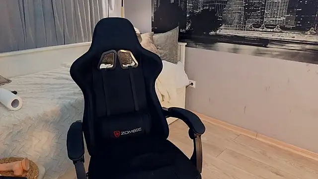 Nicole Hampton online show from 02/14/25, 02:28