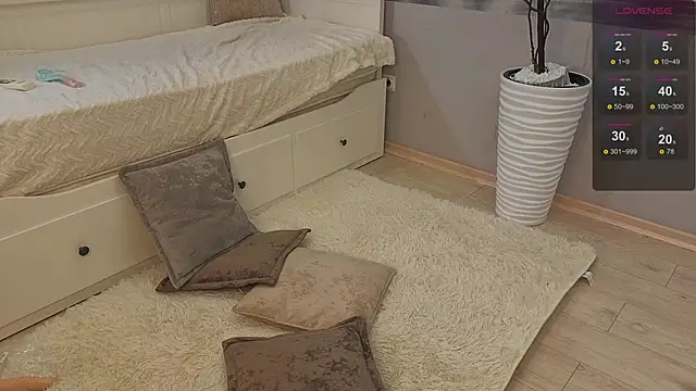 Nicole Hampton online show from 03/10/25, 12:51