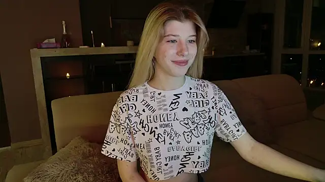 Snapshot of Bella_amory chatting on 02/06/25, 08:34 Bella amory online show from 02/06/25, 08:34