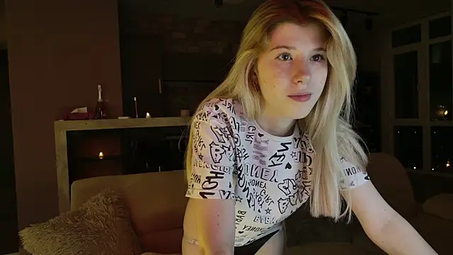 Snapshot of Bella_amory chatting on 02/07/25, 02:40 Bella amory online show from 02/07/25, 02:40