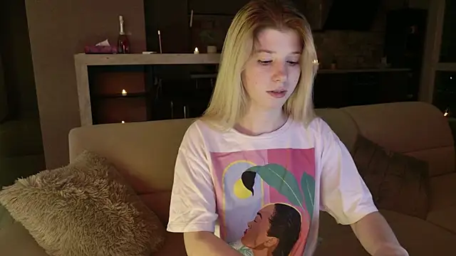 Snapshot of Bella_amory chatting on 02/08/25, 04:14 Bella amory online show from 02/08/25, 04:14