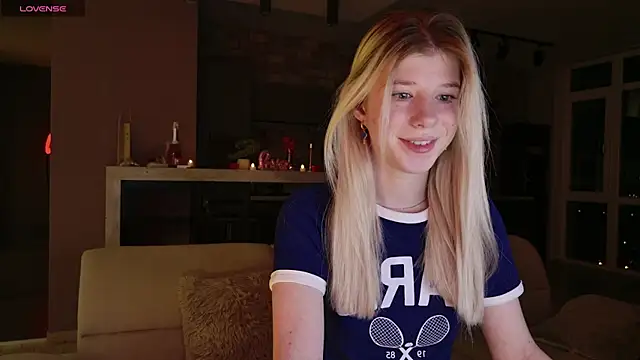 Snapshot of Bella_amory chatting on 02/26/25, 01:21 Bella amory online show from 02/26/25, 01:21