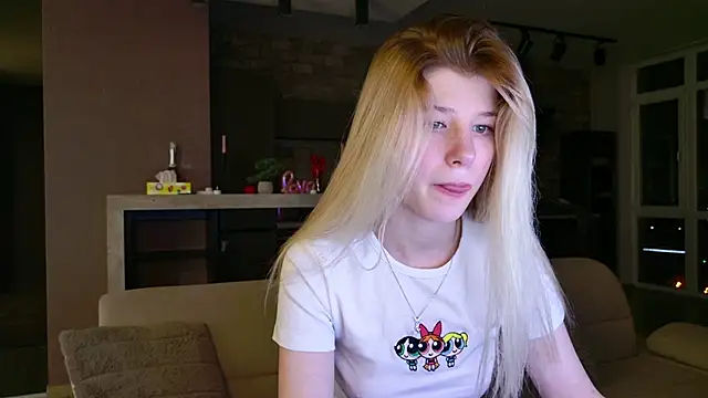 Snapshot of Bella_amory chatting on 03/07/25, 08:22 Bella amory online show from 03/07/25, 08:22