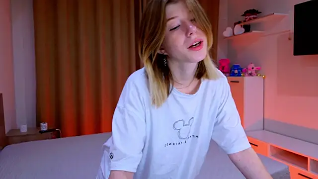 Snapshot of Bella_amory chatting on 11/18/25, 02:54 Bella amory online show from 11/18/25, 02:54