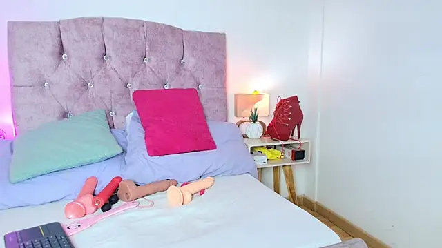 Snapshot of Skye_Moore chatting on 02/01/26, 04:16 Skye Moore online show from 02/01/26, 04:16