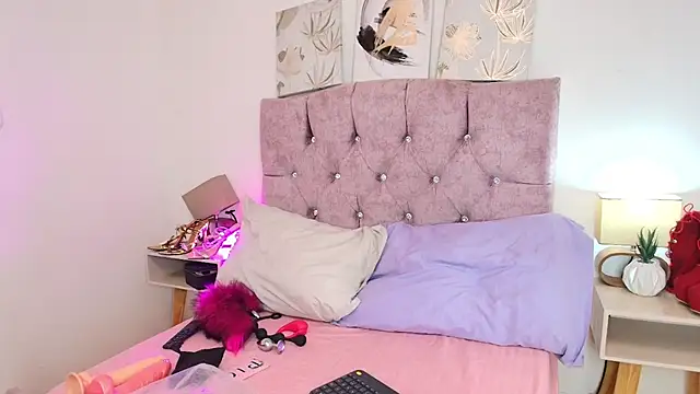 Snapshot of Skye_Moore chatting on 02/04/26, 07:20 Skye Moore online show from 02/04/26, 07:20