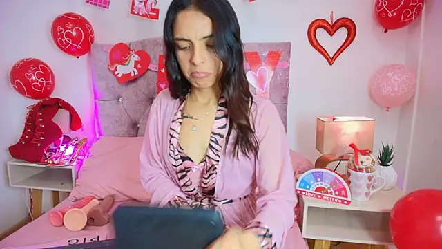 Snapshot of Skye_Moore chatting on 02/14/26, 07:21 Skye Moore online show from 02/14/26, 07:21