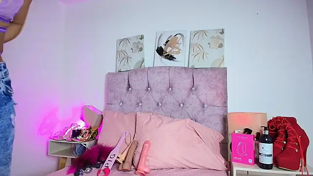 Snapshot of Skye_Moore chatting on 02/23/26, 07:00 Skye Moore online show from 02/23/26, 07:00