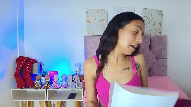 Snapshot of Skye_Moore chatting on 03/09/26, 06:01 Skye Moore online show from 03/09/26, 06:01