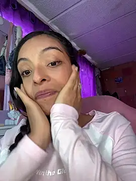 Snapshot of Skye_Moore chatting on 03/18/26, 07:39 Skye Moore online show from 03/18/26, 07:39