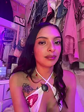 Skye Moore online show from 05/06/26, 02:19