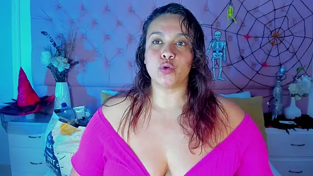 KourtneyEvans online show from 10/27/25, 08:46