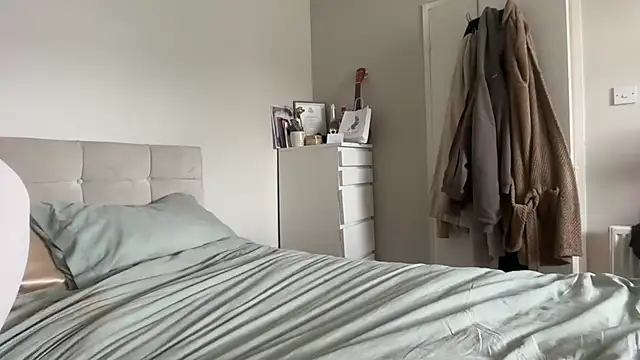 skyejde online show from 05/01/26, 11:37