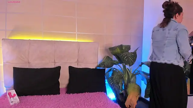  michonne  online show from 11/10/25, 09:14