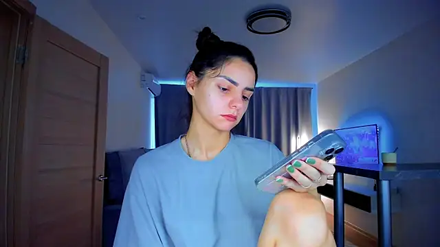 EmiliaZen online show from 10/16/25, 01:01