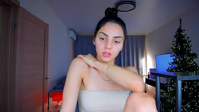 Snapshot of EmiliaZen chatting on 12/22/25, 05:43 EmiliaZen online show from 12/22/25, 05:43