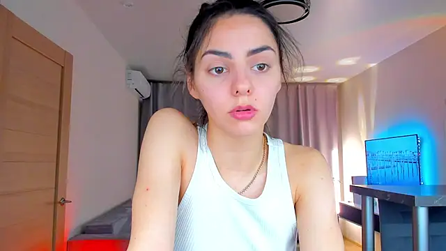 Snapshot of EmiliaZen chatting on 02/13/26, 05:53 EmiliaZen online show from 02/13/26, 05:53