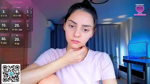 Snapshot of EmiliaZen chatting on 02/15/26, 03:31 EmiliaZen online show from 02/15/26, 03:31