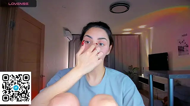 Snapshot of EmiliaZen chatting on 02/28/26, 07:59 EmiliaZen online show from 02/28/26, 07:59