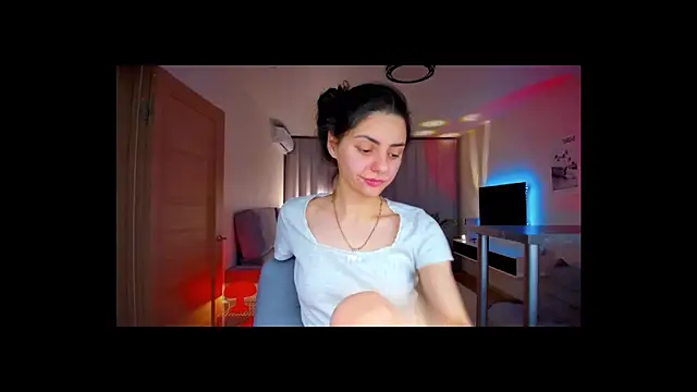 Snapshot of EmiliaZen chatting on 03/18/26, 07:28 EmiliaZen online show from 03/18/26, 07:28