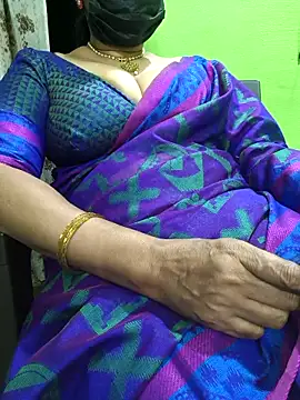 niiveditha online show from 11/16/25, 01:17